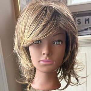 Hairdo modern flip Stylish Blonde Wig for Women